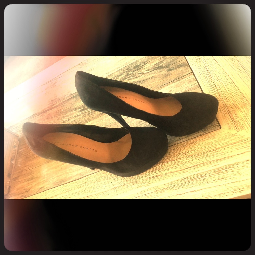 Lauren Conrad Size 7 black suede heels
